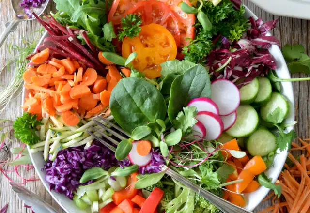 Fresh vegetable salad for starting a meal prep business